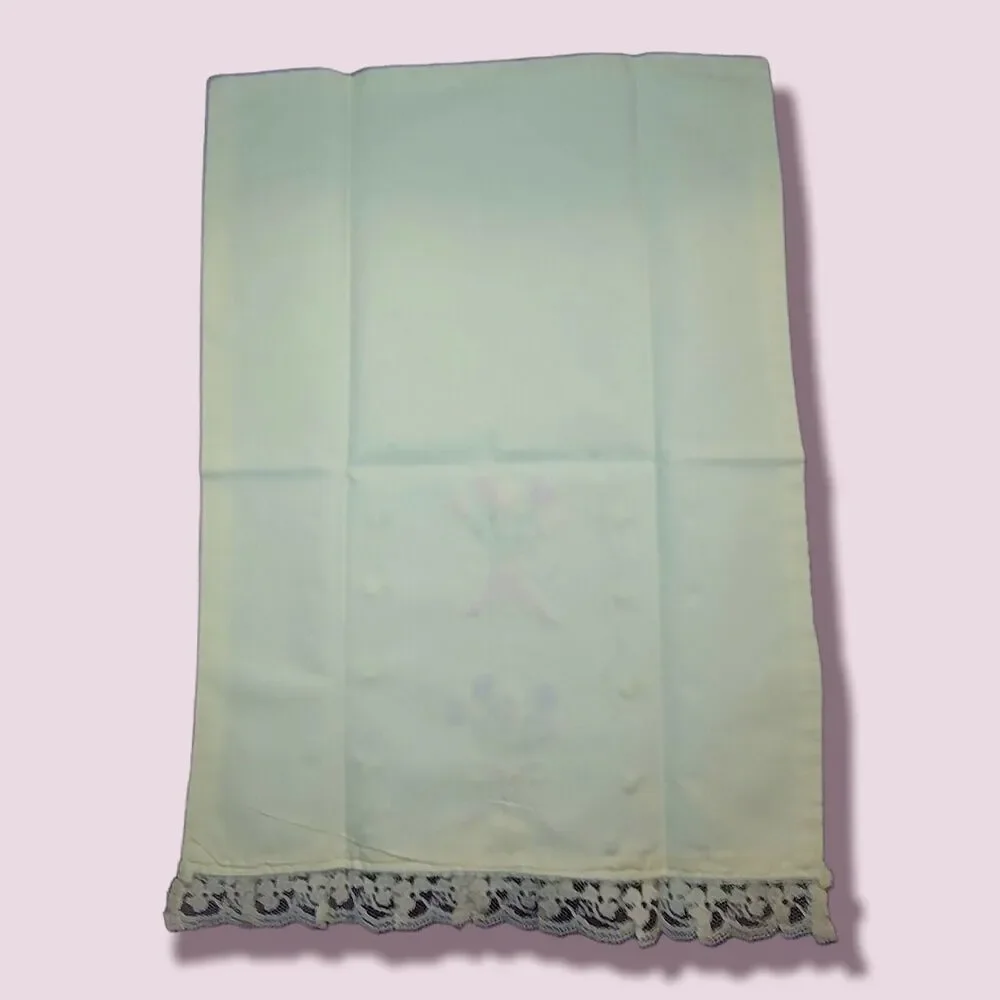 Vintage Embroidered Kitchen Hand‎ Towel Pink Purple Flower Bouquet Laced Boarder